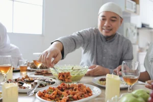 Tak Usah Cemas, Ini 10 Tips Menjaga Berat Badan Saat Lebaran